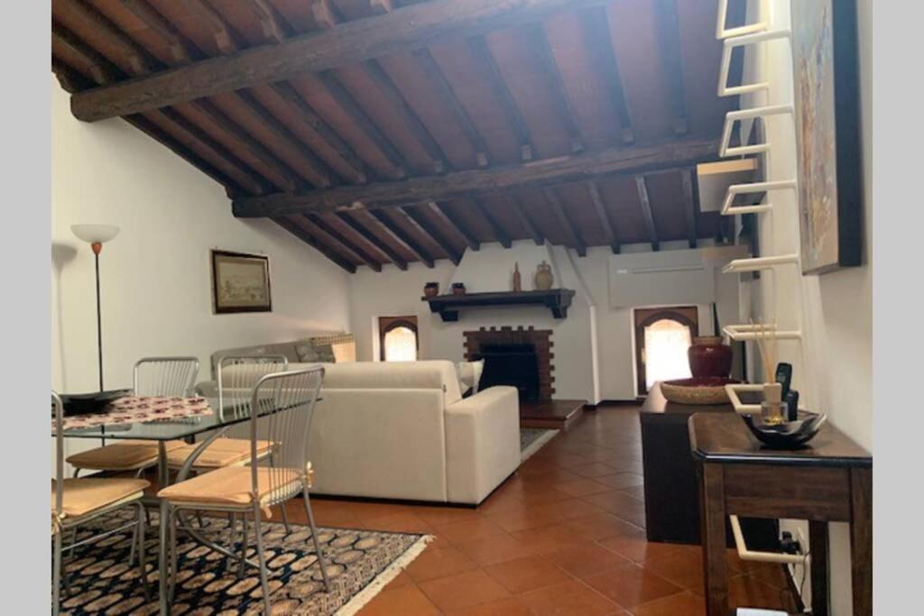 Daisy House: Nice Attic In The Historical Center Saló Exterior foto