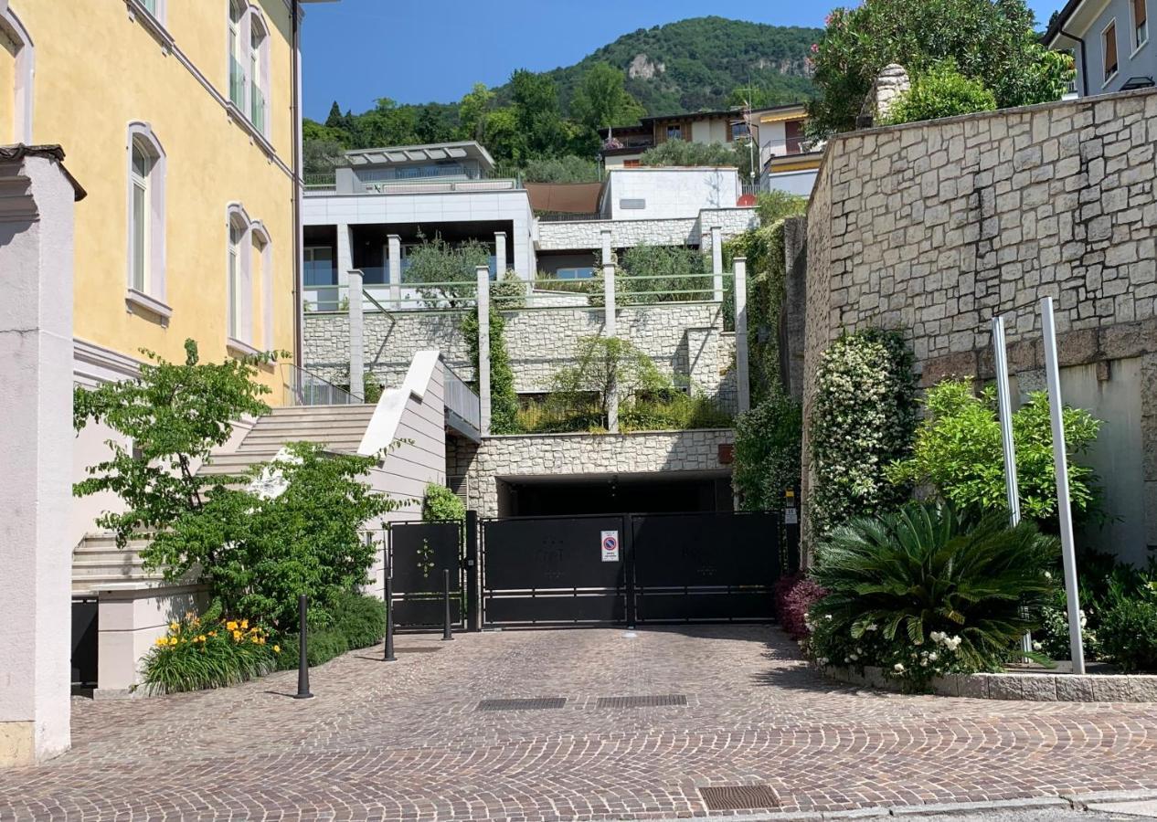 Daisy House: Nice Attic In The Historical Center Saló Exterior foto